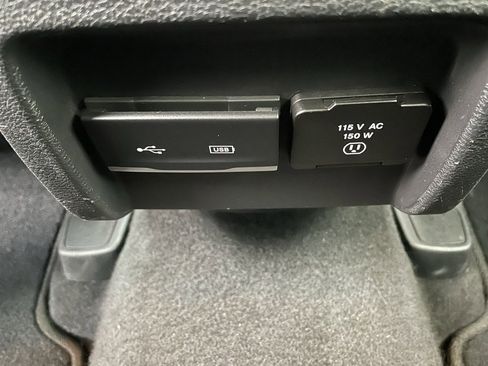 Used 2020 Jeep Cherokee Limited image 24