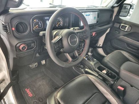 Used 2024 Jeep Wrangler Unlimited Rubicon AWD/4WD image 14