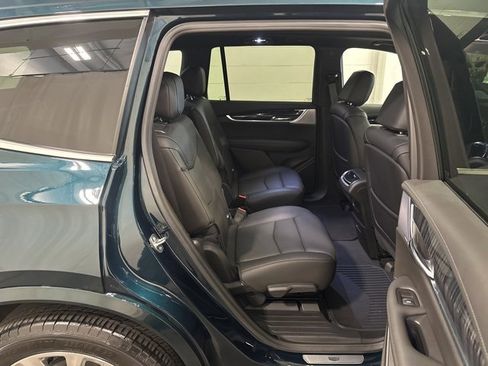 Used 2025 Cadillac XT6 Premium Luxury w/ Technology Package image 16