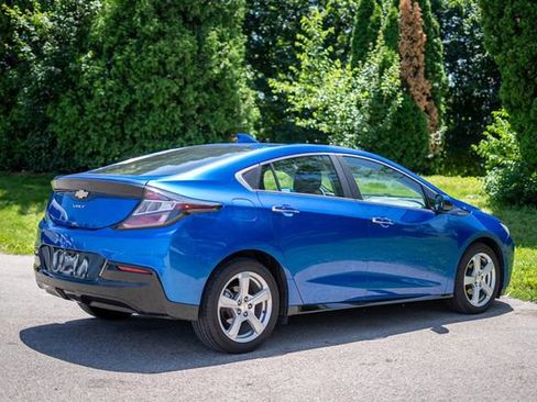Used 2017 Chevrolet Volt LT w/ Comfort Package FWD image 5