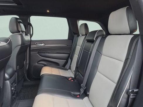 Used 2019 Jeep Grand Cherokee Laredo AWD/4WD image 28