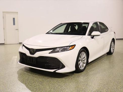 Used 2018 Toyota Camry LE FWD image 4
