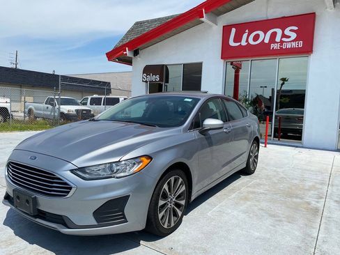 Used 2020 Ford Fusion SE AWD/4WD image 2