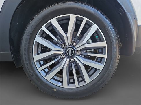 Used 2024 Nissan Kicks SV image 8