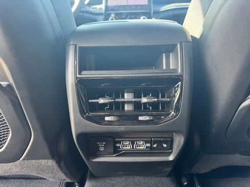 Certified 2025 Jeep Grand Cherokee Overland image 18