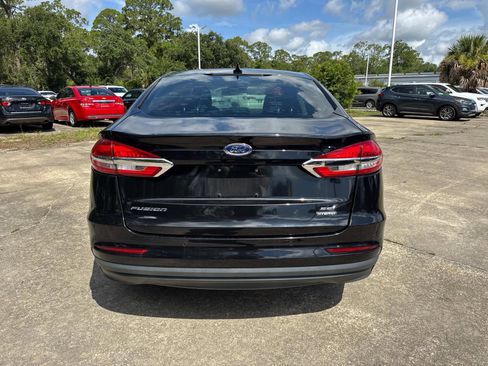 Used 2020 Ford Fusion SE image 4