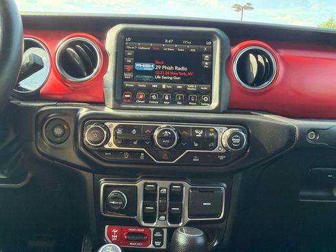 Used 2022 Jeep Gladiator Rubicon w/ Cold Weather Group AWD/4WD image 26