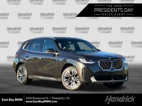 Used 2025 BMW X3 xDrive30i w/ Premium Package image 1