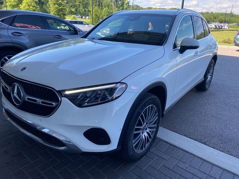 Used 2025 Mercedes-Benz GLC 300 image 2