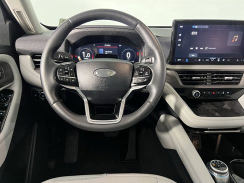 Used 2025 Ford Explorer Platinum w/ Ultimate Package image 13