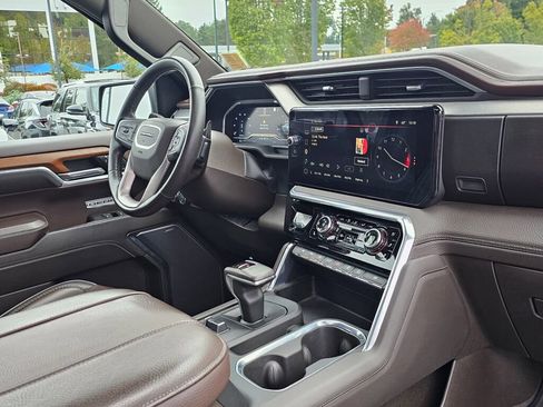 Used 2023 GMC Sierra 1500 Denali w/ Technology Package AWD/4WD image 34