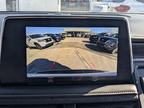 Used 2023 GMC Yukon SLT image 30