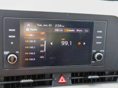 Used 2025 Kia Sportage LX FWD image 3
