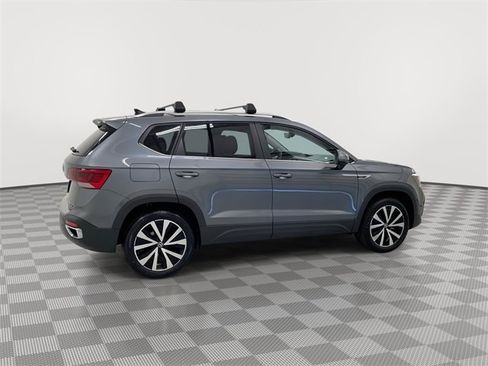 Used 2022 Volkswagen Taos SE image 11