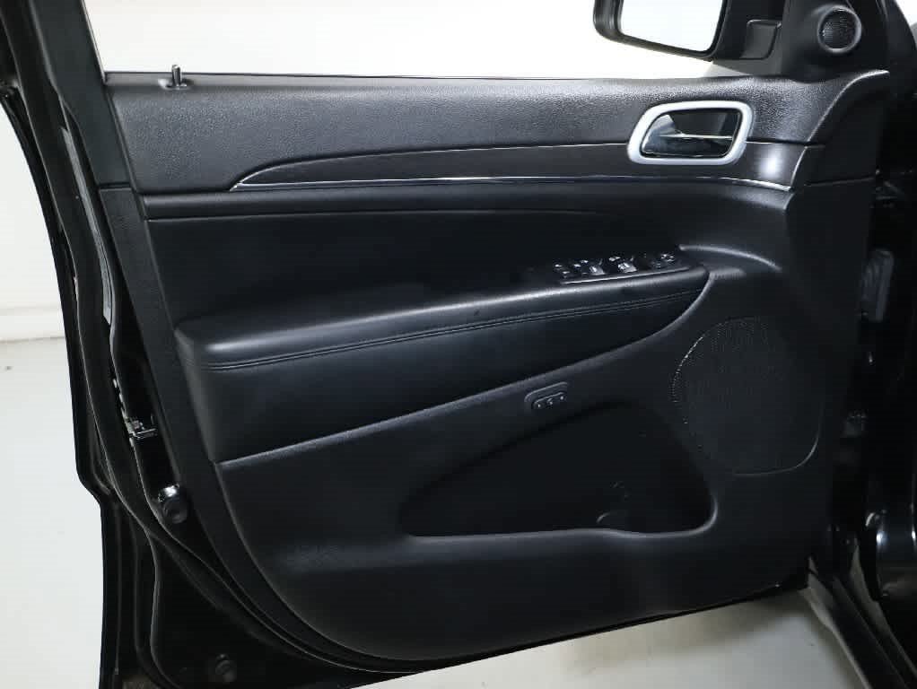 Used 2018 Jeep Grand Cherokee Limited AWD/4WD image 16