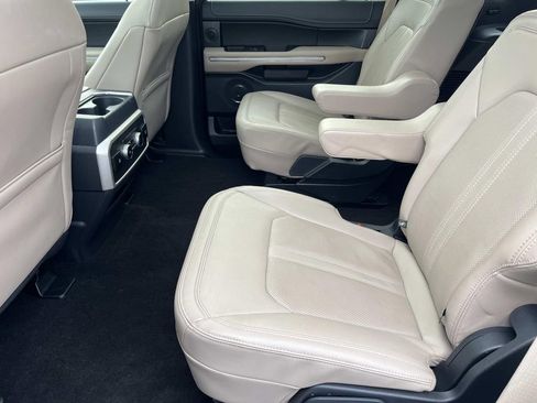 Used 2022 Ford Expedition Limited image 13