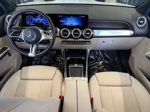Used 2025 Mercedes-Benz EQB 300 4MATIC image 45