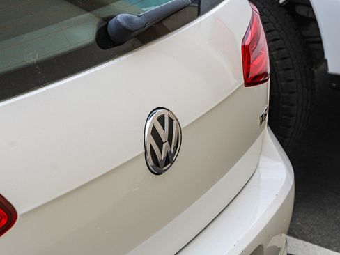 Used 2017 Volkswagen Golf Wolfsburg Edition FWD image 11