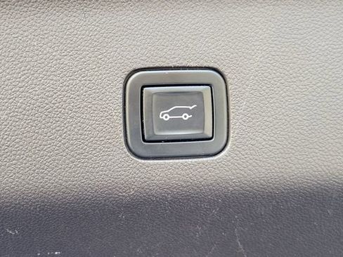 Used 2022 Chevrolet Tahoe LT w/ Luxury Package AWD/4WD image 23