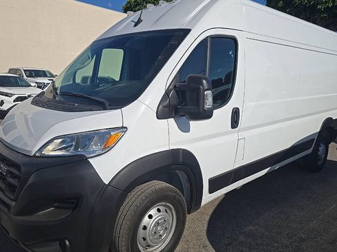 Used 2025 RAM ProMaster 2500 FWD image 5