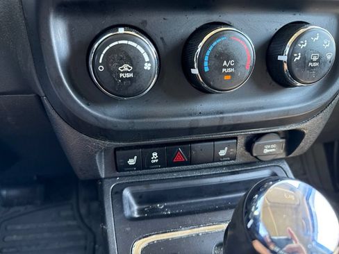 Used 2017 Jeep Patriot Latitude AWD/4WD image 11
