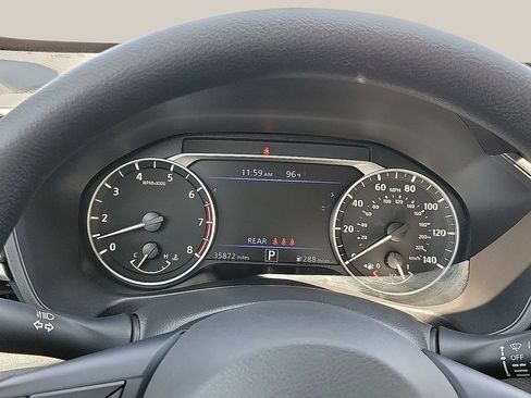 Used 2025 Nissan Altima 2.5 SV FWD image 18