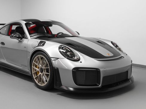 Certified 2018 Porsche 911 GT2 RS RWD image 9