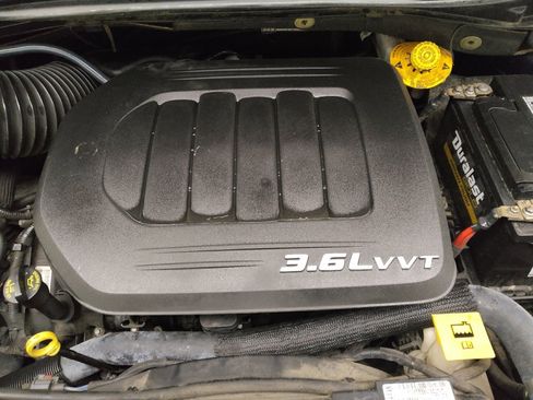 Used 2016 Chrysler Town & Country Touring image 30