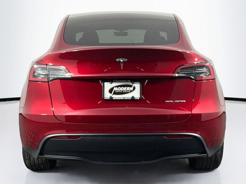 Used 2025 Tesla Model Y Long Range image 10