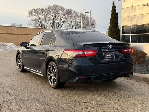 Used 2018 Toyota Camry SE image 5