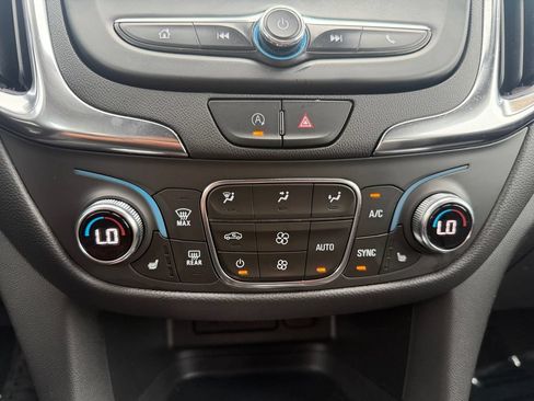 Used 2022 Chevrolet Equinox LT FWD image 25