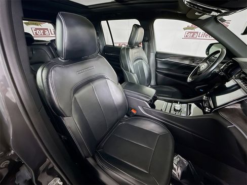 Used 2022 Jeep Grand Cherokee Overland image 34