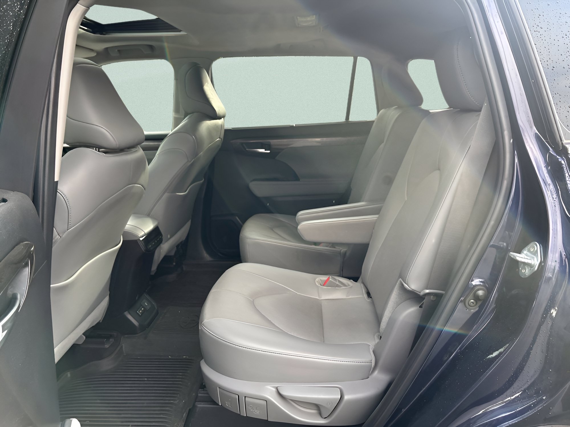 Used 2024 Toyota Highlander Limited AWD/4WD image 18