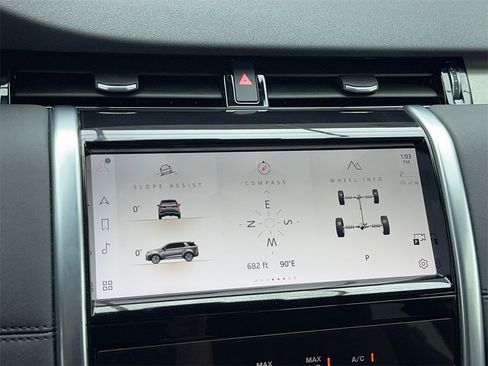 Used 2023 Land Rover Discovery Sport SE image 31