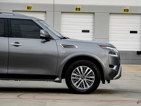 Used 2021 Nissan Armada SL w/ Captain's Chairs Package image 18