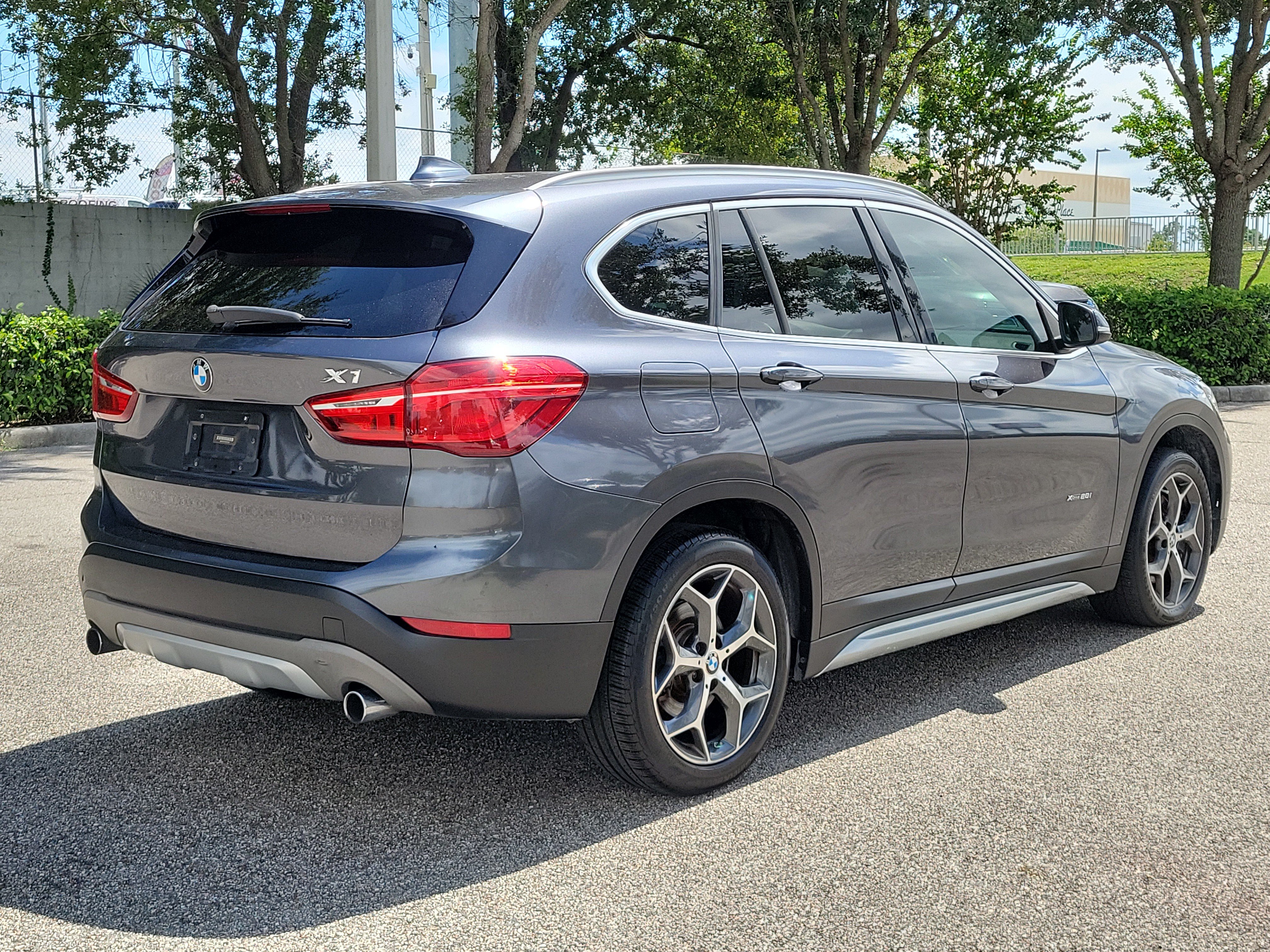 Used 2017 BMW X1 xDrive28i AWD/4WD image 5