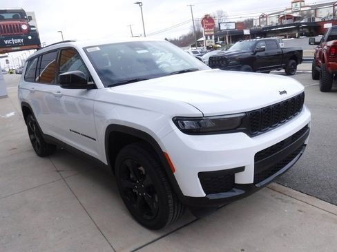 New 2025 Jeep Grand Cherokee L Altitude image 6