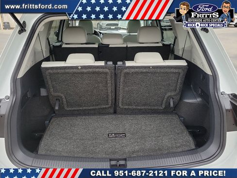 Used 2021 Volkswagen Tiguan SE w/ Panoramic Sunroof Package FWD image 18