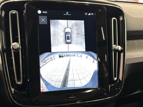 New 2026 Volvo XC40 B5 Plus w/ Climate Package image 18