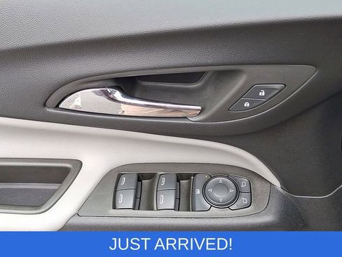 Used 2023 Chevrolet Equinox LS AWD/4WD image 12