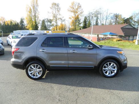 Used 2013 Ford Explorer XLT image 9