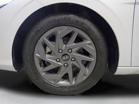 Used 2024 Hyundai Elantra SEL image 26