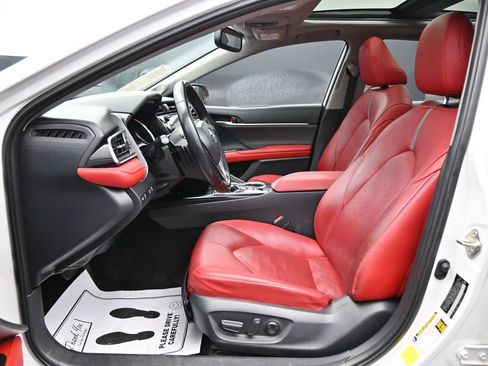 Used 2019 Toyota Camry XSE w/ Navigation Package FWD image 9