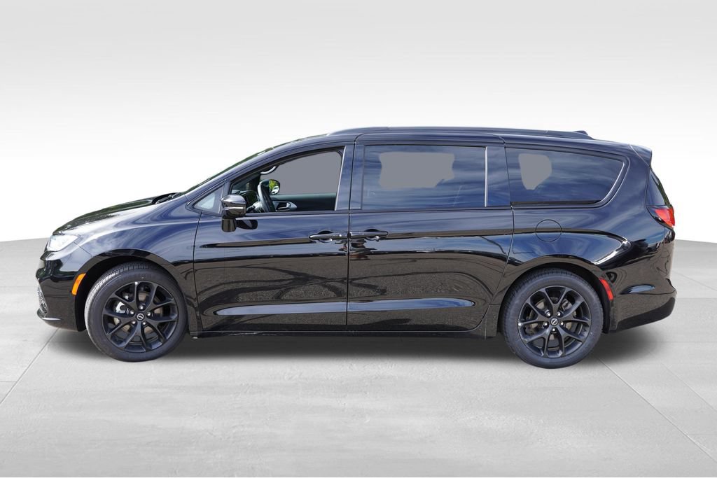 Used 2025 Chrysler Pacifica Limited FWD image 9