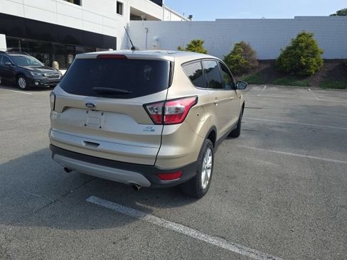 Used 2017 Ford Escape SE w/ SE Cold Weather Package AWD/4WD image 5