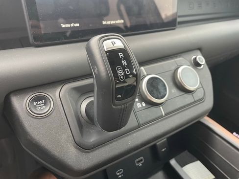 Used 2024 Land Rover Defender 110 X-Dynamic SE image 8