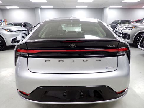Used 2024 Toyota Prius XLE image 21