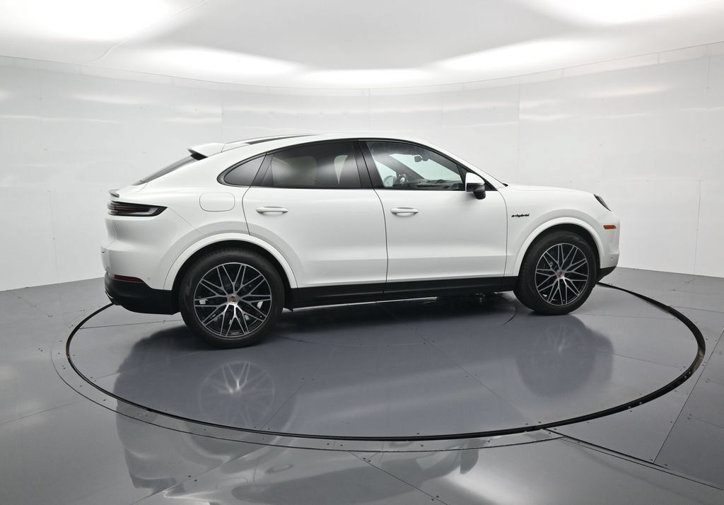 Certified 2026 Porsche Cayenne E-Hybrid Coupe AWD/4WD image 31