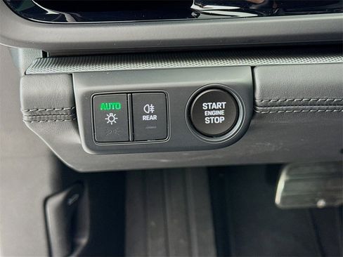 Certified 2025 Porsche Panamera 4 image 15