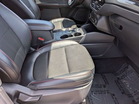 Used 2025 Ford Escape ST-Line AWD/4WD image 31
